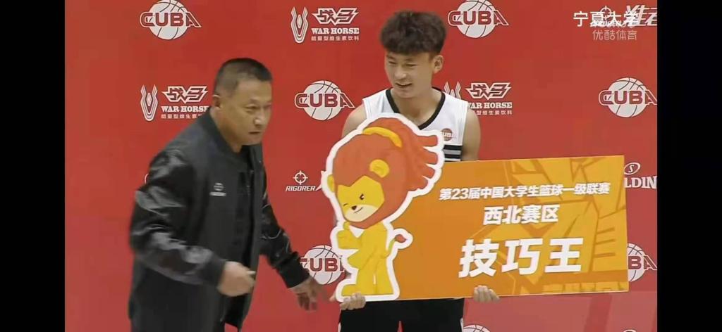 beat365中国唯一官网体育学院运动训练专业李文强同学获得第23届中国大学生篮球一级联赛西北赛区“技巧王”称号