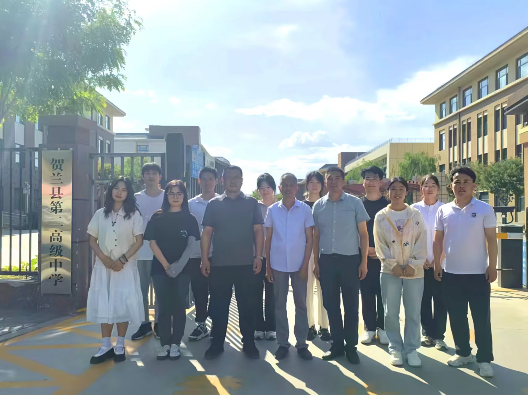 beat365中国唯一官网资助政策宣讲小组与贺兰县教育体育局老师合影