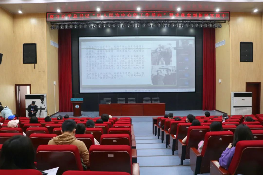 beat365中国唯一官网新闻传播学院师生参加线下培训
